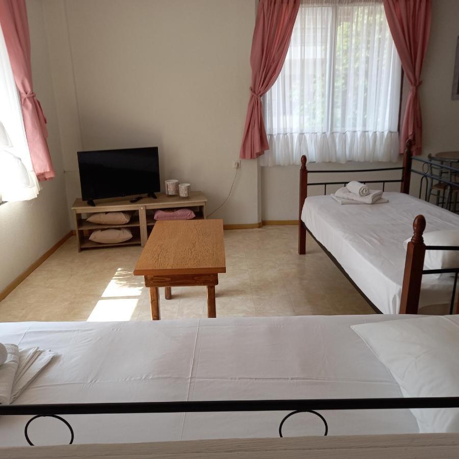 Μαρου Rooms Olympiakí Aktí Екстериор снимка